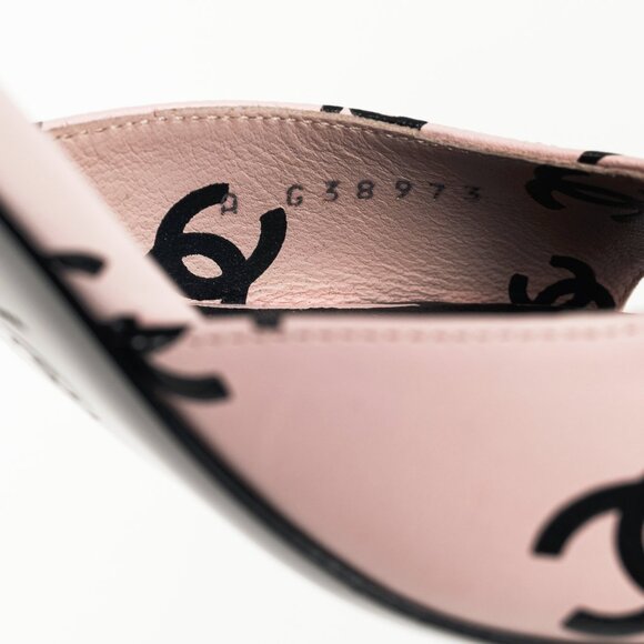 Chanel 22S Light Pink CC-Print Leather Sandals - Picture 11 of 11